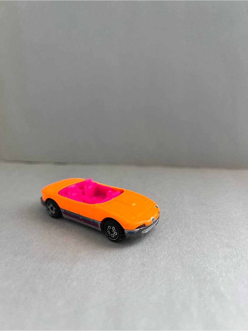 1990 Hot Wheels Mazda Miata Convertible Orange & Pink Mattel Diecast Car